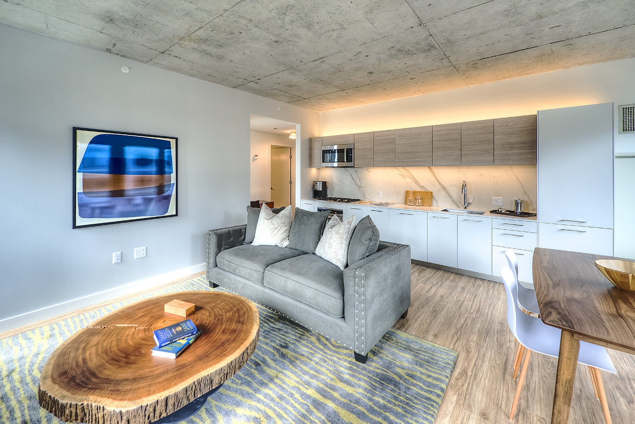 Building Photo - 150 N Desplaines St