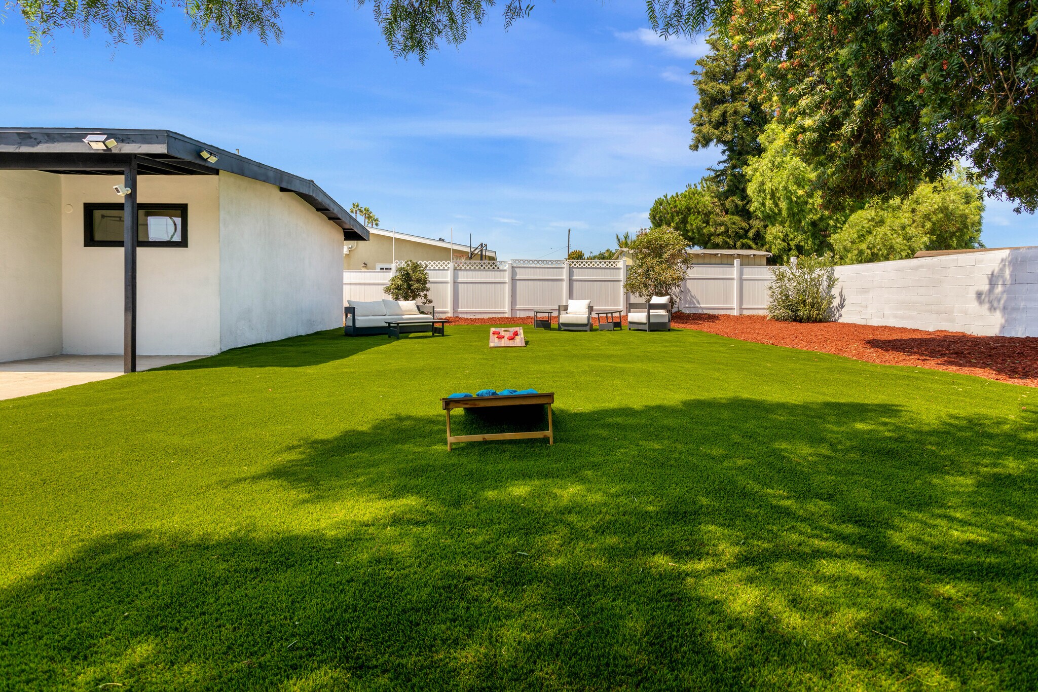 Building Photo - 820 Iris Ave