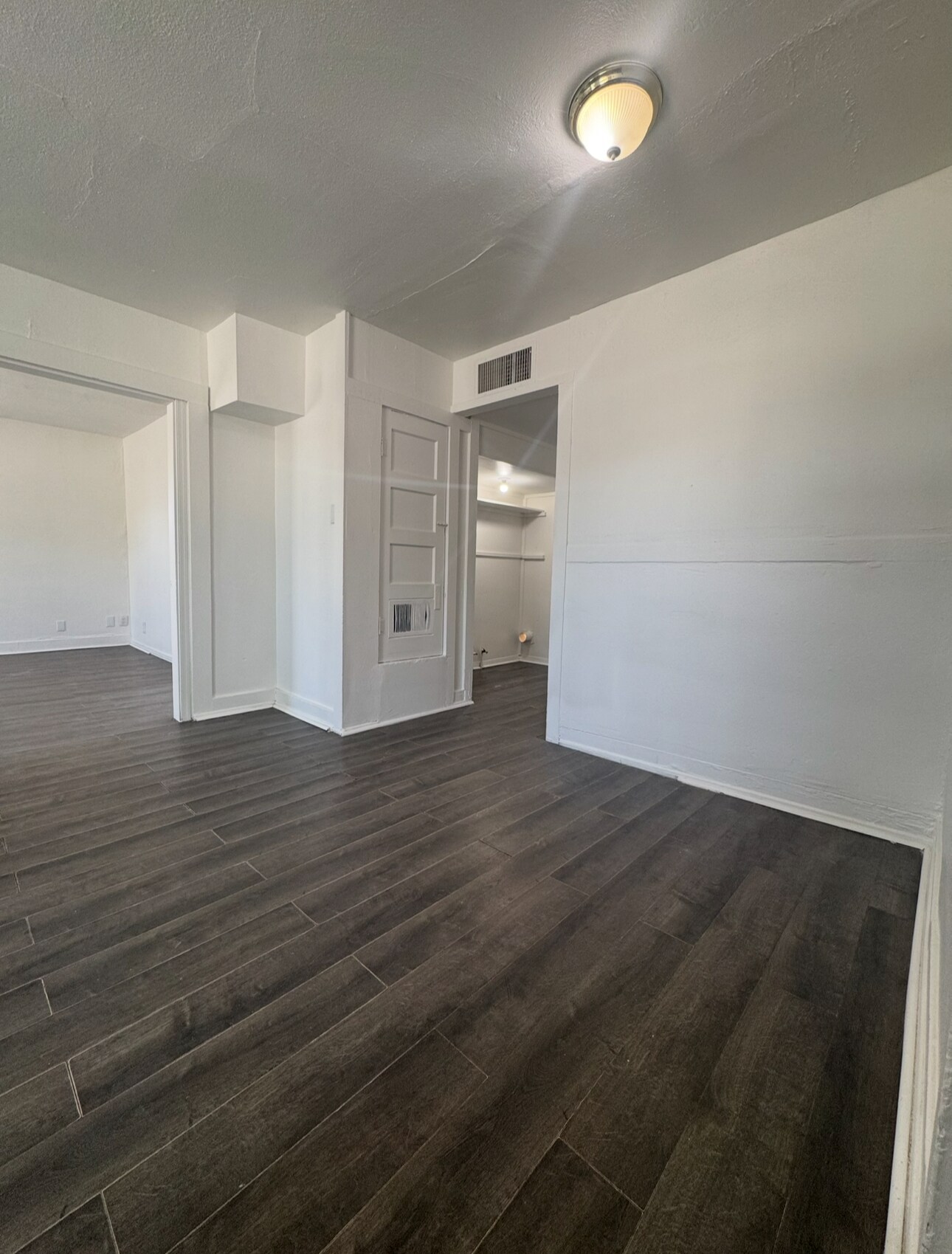 Building Photo - 5518 E Calle Encinas
