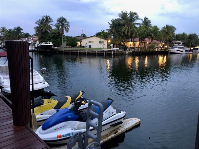 Building Photo - 2430 NE 135th St