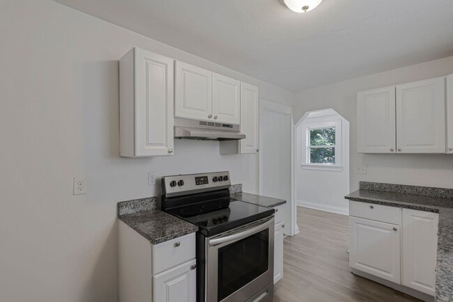 Building Photo - 450 S Terrace Ave