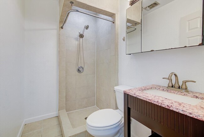 Building Photo - 116 Tarpon Ave