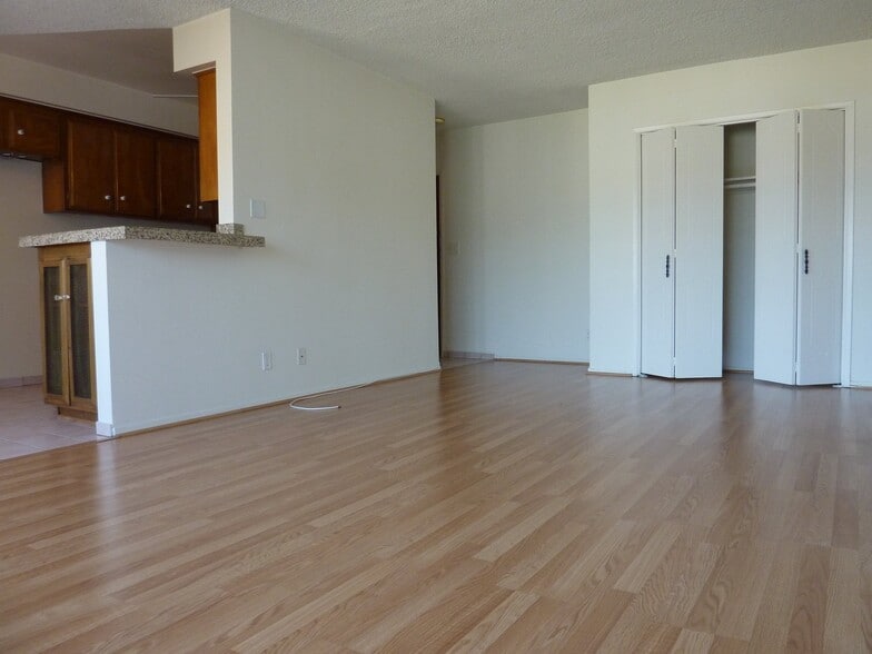 Building Photo - 2055 Rodney Dr