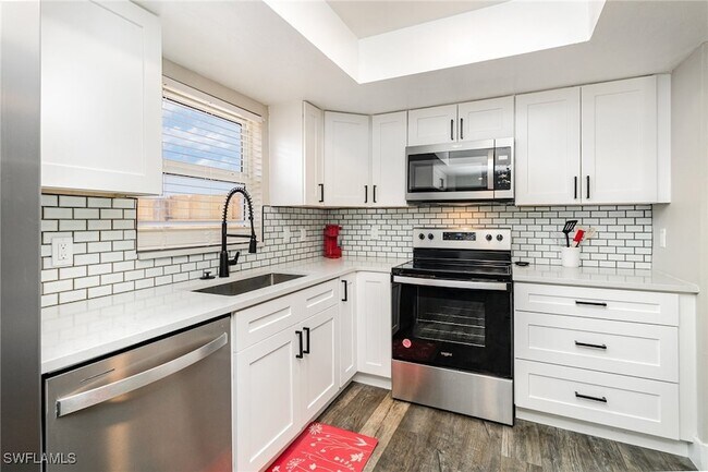 Building Photo - 517 98th Ave N