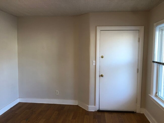 Building Photo - W. Collins Ct., 210 1/2