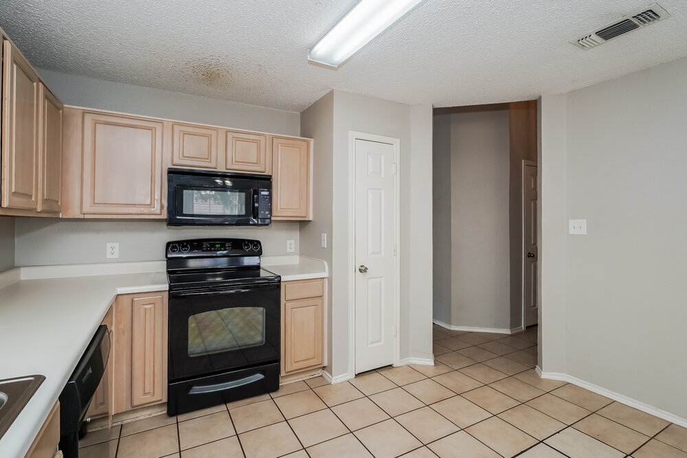 Building Photo - 8112 Broken Arrow Rd