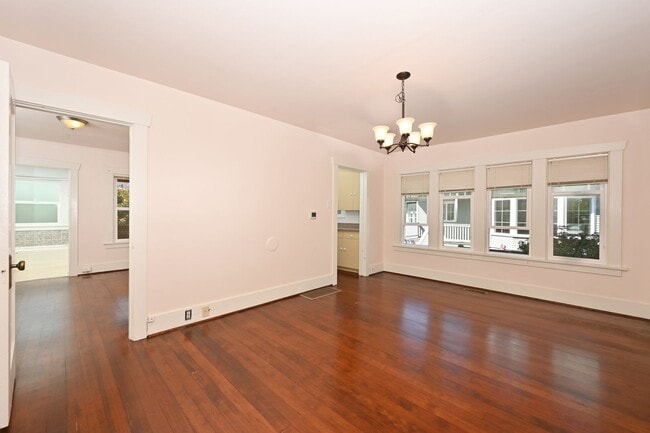 Building Photo - Charming 1BR/1BA Main Floor View Unit in Desired Neighborhood (Sunset Hill)