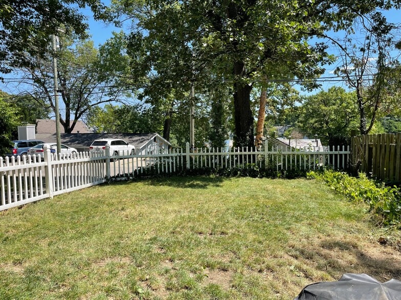 Building Photo - 560 Bellevue Ave