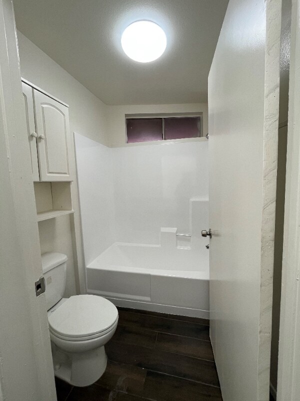 Building Photo - 4688 Huntington Dr S