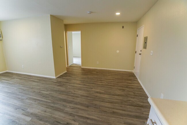 Interior Photo - 226 South Serrano