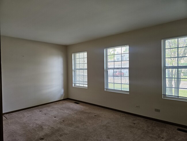 Building Photo - 311 Village Creek Dr