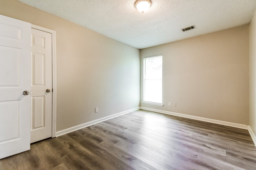 Building Photo - 3568 Brookstone Way