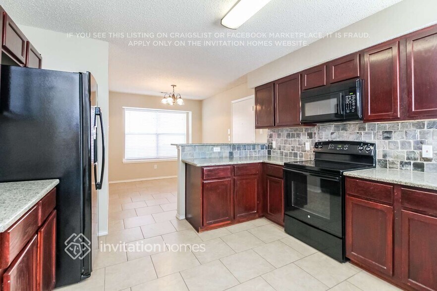 Building Photo - 703 Meadowgate Dr