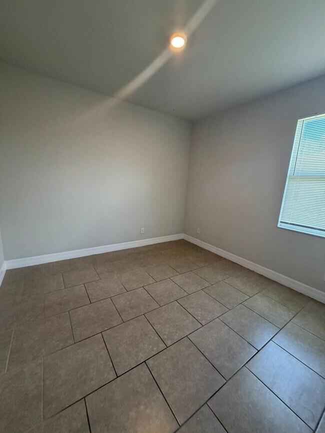 Building Photo - 1031 San Cristobal Ave