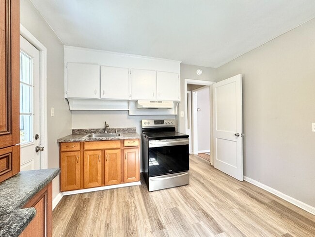 Building Photo - 1006 East Side Dr