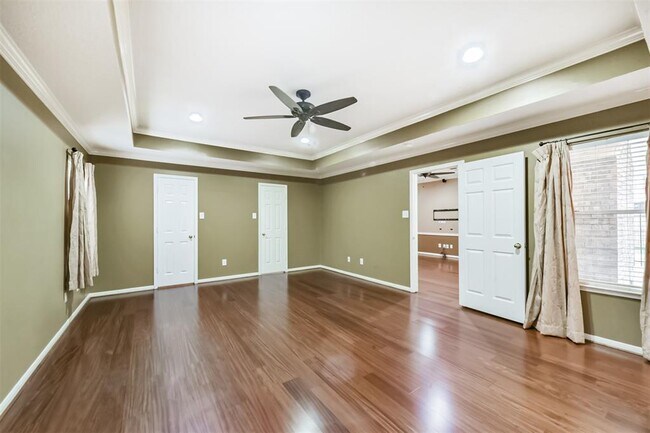 Building Photo - 2427 Shelby Park Dr