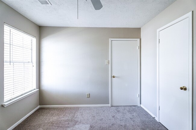 Building Photo - 2103 Charlton House Ln