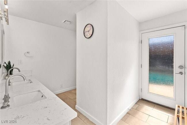 Building Photo - 1531 Commanche Dr