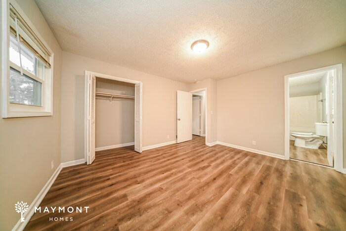 Building Photo - 2948 Medina Dr