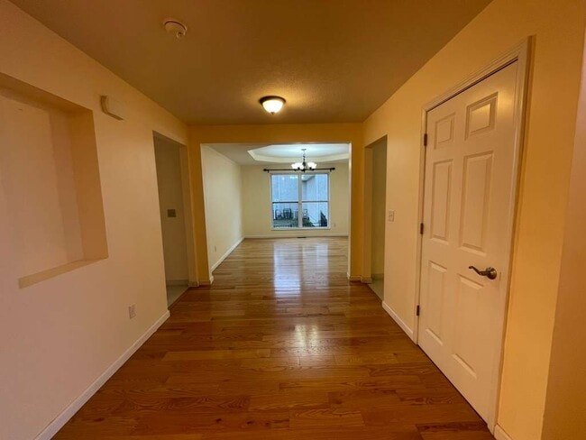 Building Photo - 6170 Ravenhill Rd