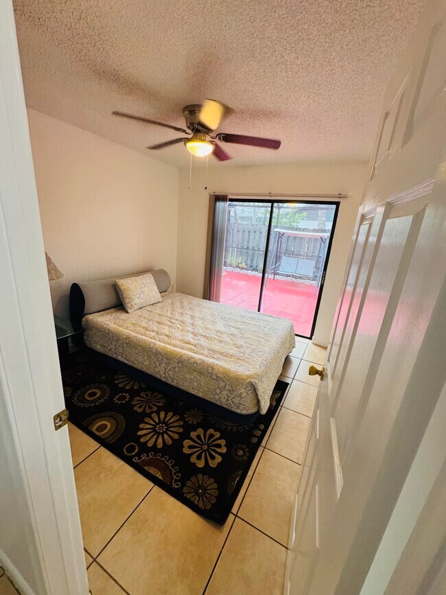 Building Photo - 1057 Summit Trail Cir