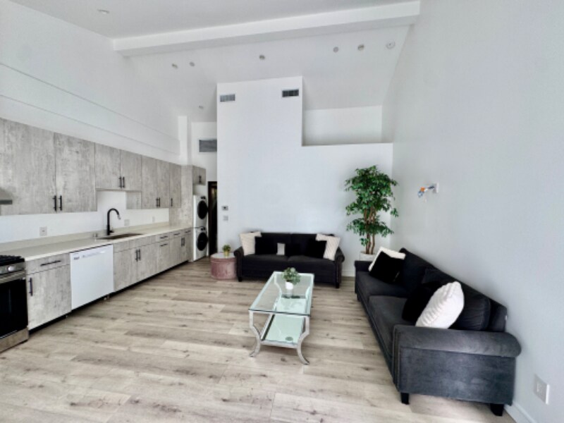 Building Photo - 7824 Shadyspring Dr