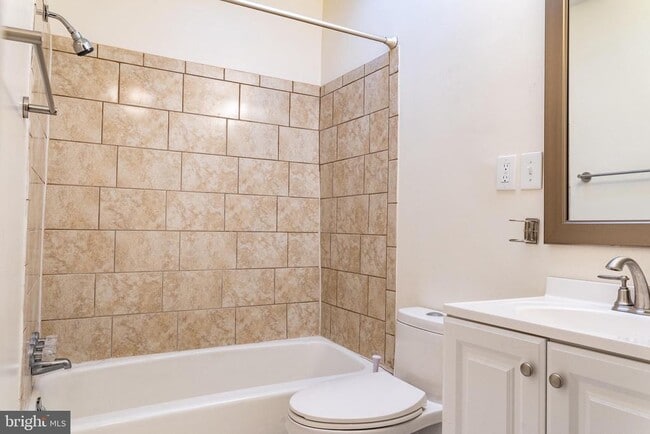 Building Photo - 23 N Potomac St