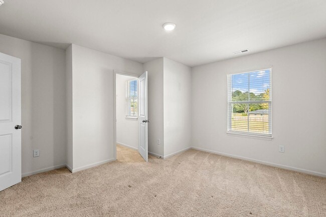 Building Photo - Welcome to your new home in the heart of L...