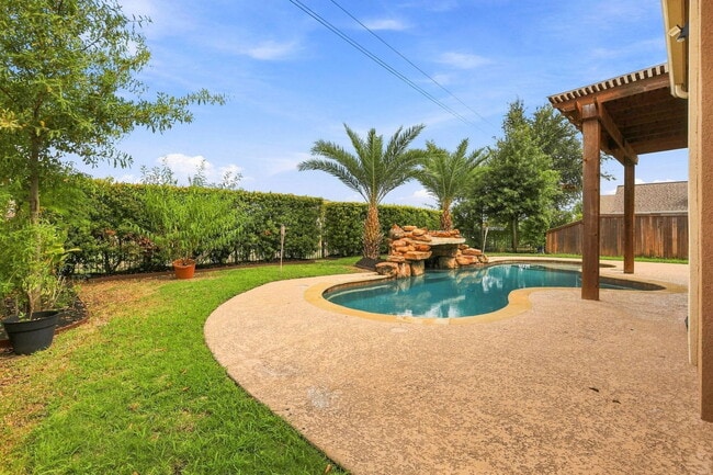 Building Photo - 17915 Creek Bluff Ln