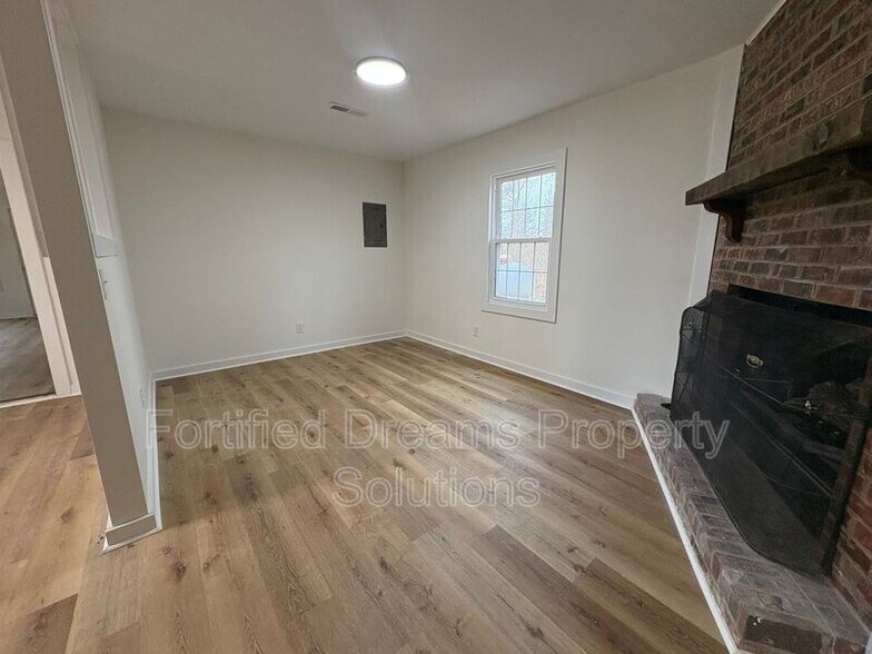 Building Photo - 431 Peeden Dr