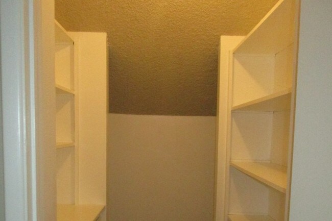 Building Photo - 18216 Index St