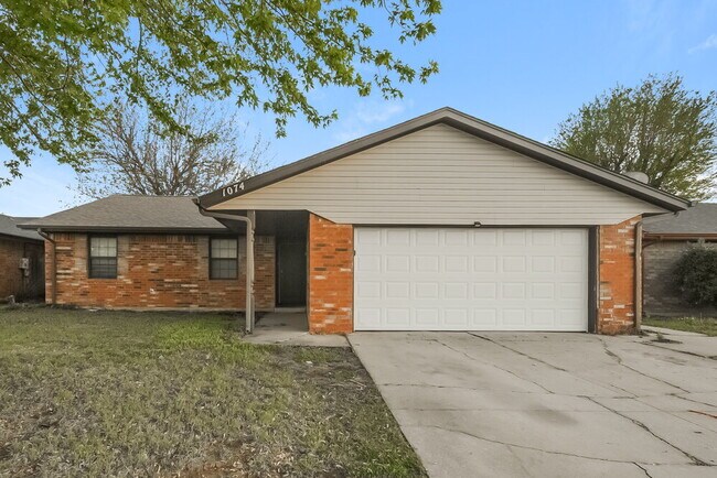 Building Photo - 1074 Dover Mansion