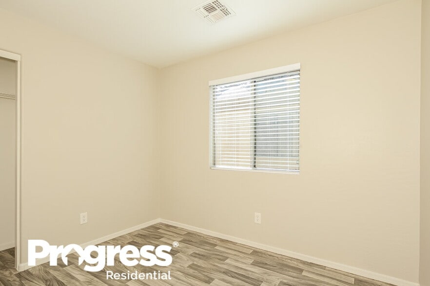 Building Photo - 12417 W Mandalay Ln