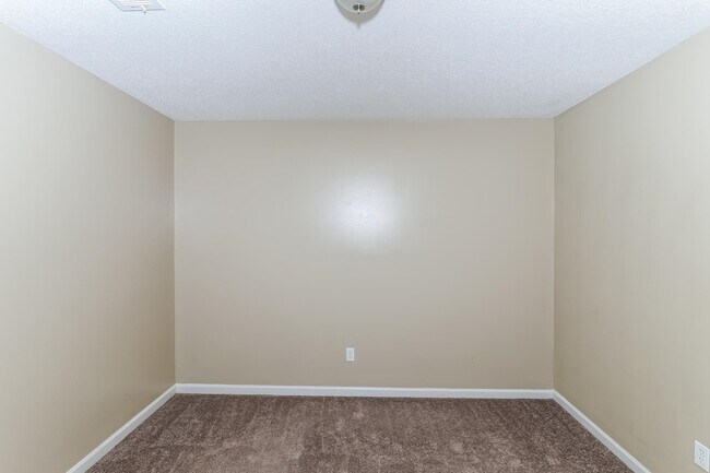 Building Photo - 4820 Greenlawn Cove