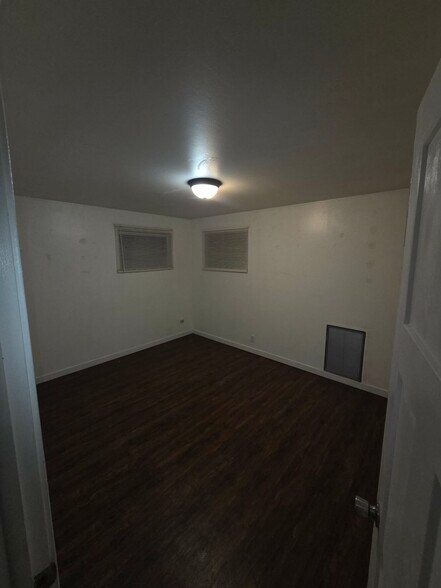 Building Photo - 547 E Rockwell Ave