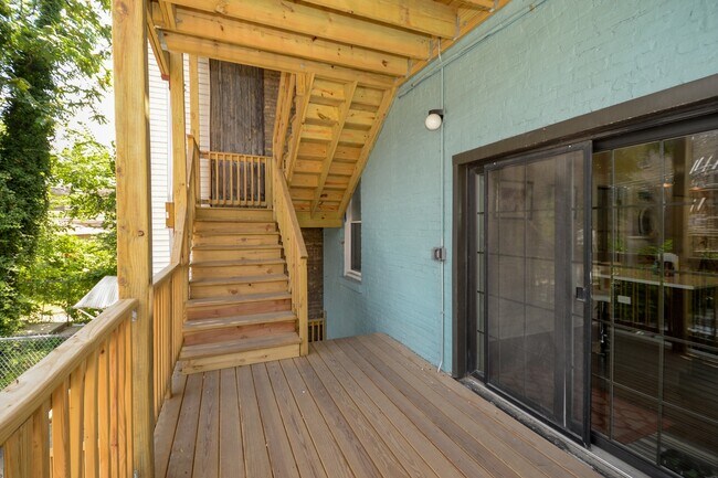 Building Photo - 1545 N Claremont Ave