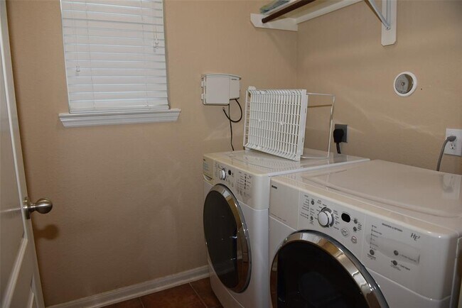 Building Photo - 6727 Oakman Ln