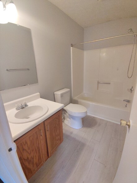 Building Photo - 15 Ferguson Dr