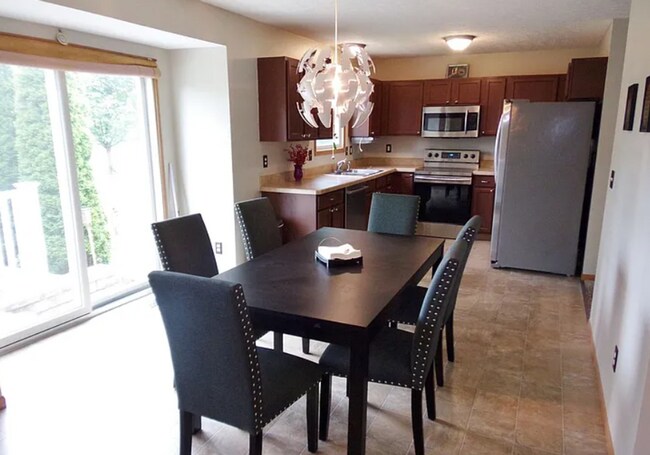 Building Photo - Beautiful 4 bedroom 2.5 bath home in Lewis Center
