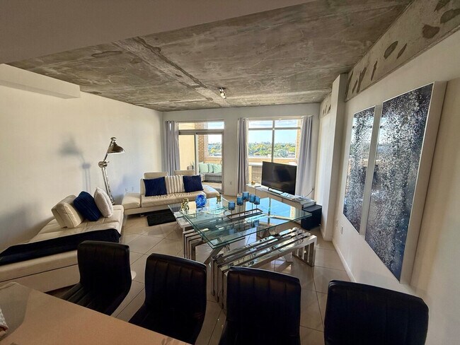 Building Photo - 139 NE 32nd St