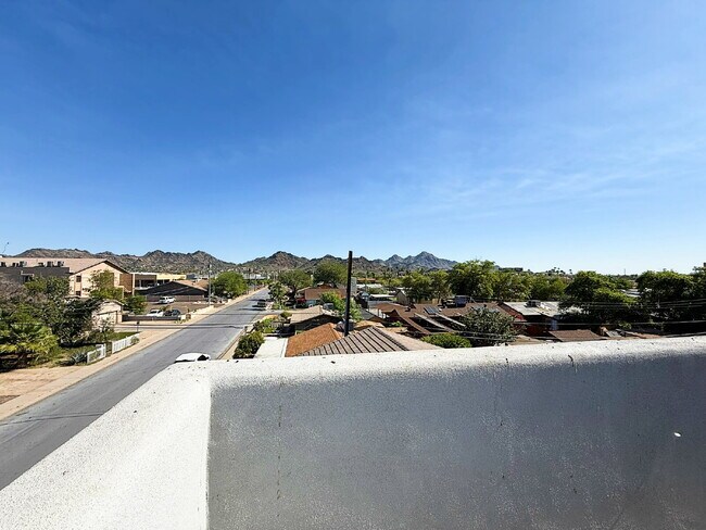 Building Photo - Charming Updated Three-Bedroom Home in Eas...