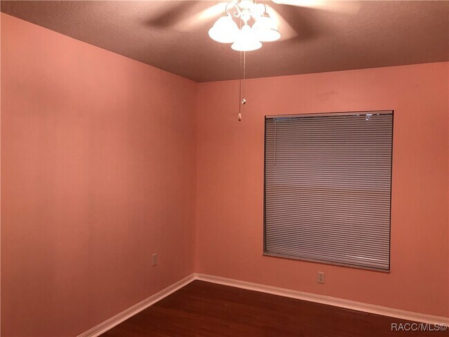 Building Photo - 2595 N Brentwood Cir