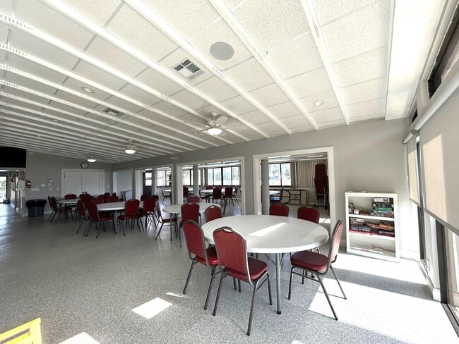 Building Photo - 408 Pine Glen Ln