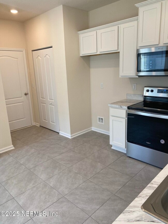 Building Photo - 7652 Legacy Trl