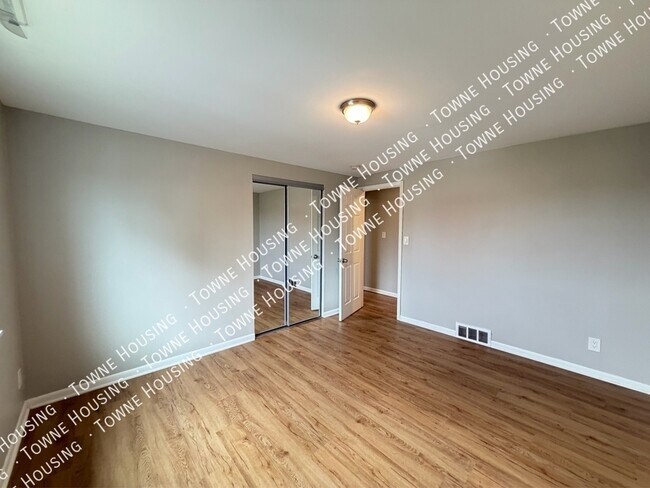 Building Photo - 132 Denrose Dr