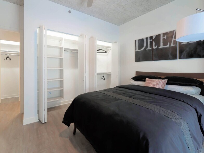 Building Photo - 430 E Ohio St