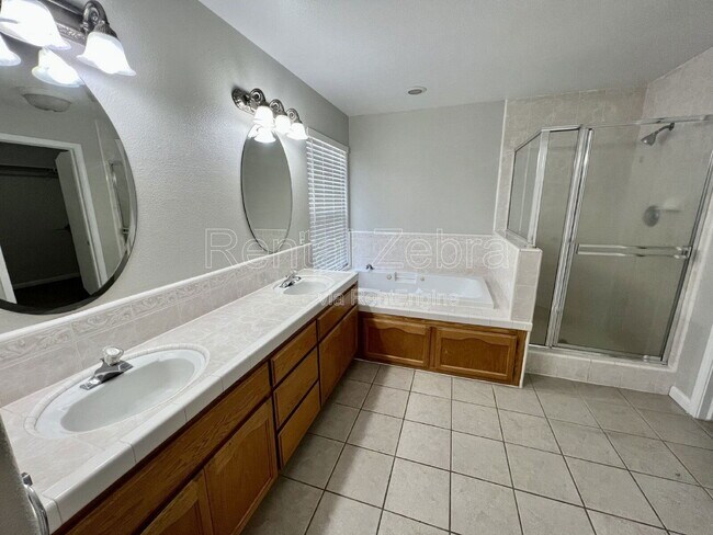 Building Photo - 1239 El Portal Dr