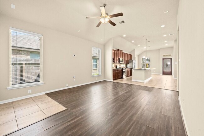 Building Photo - 3835 Raintree Village Dr
