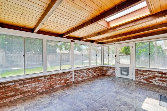 Building Photo - Single Story 3/2 in Well Established Neighborhood Near Branham High School with Air conditioning ...