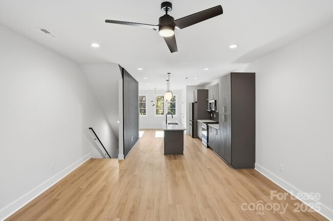 Building Photo - 1310 Carolyn Dr